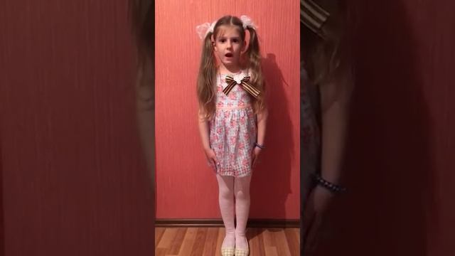 Воспитанница старшей логопедической группы 5 МБДОУ 292 Демченко Злата читает стихотворение Т. Бело смотреть онлайн