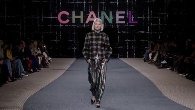Показ готовой одежды CHANEL Осень - Зима 2022 - 23 смотреть онлайн