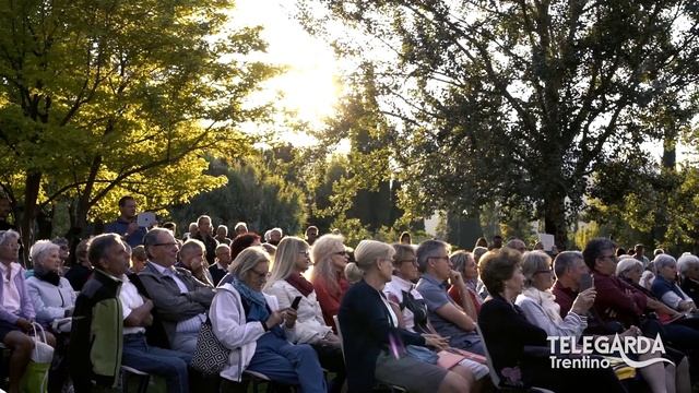 Pietro Adragna all'alba sul Garda смотреть онлайн