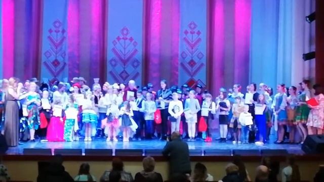 Я и танцы. Под песню Руслана Кузнецова "Молодым" смотреть онлайн