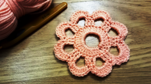 Самая простая САЛФЕТКА - цветок крючком. Всего три ряда