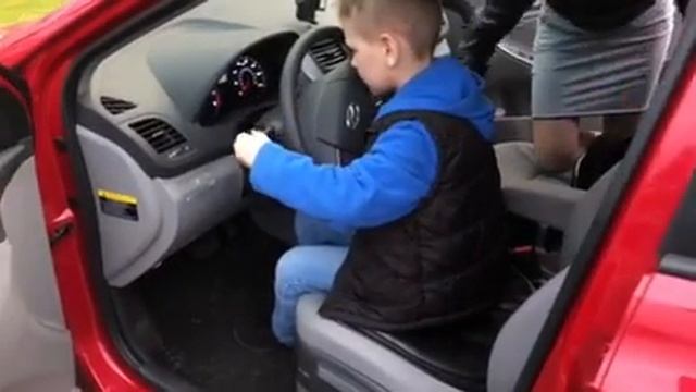 За рулём в 7 лет. смотреть онлайн