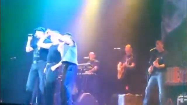 А он мне нравится ( Автор песни: Владимир Струев, исполнитель: Светлана Струева ) смотреть онлайн