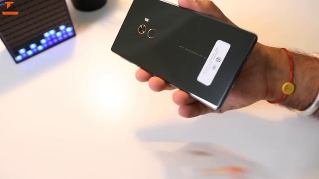 Xiaomi Mi Mix Unboxing - The Bezel-Less Beauty!! смотреть онлайн