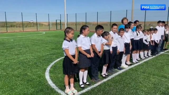 В Малодербетовского районе состоялось открытие футбольного поля смотреть онлайн