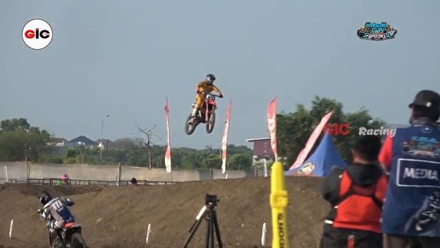EXCEL 100 speed nya semakin menakutkan JC SUPERTRACK смотреть онлайн