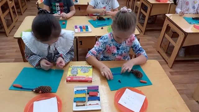 Лепка "Ежики готовятся к зиме" смотреть онлайн