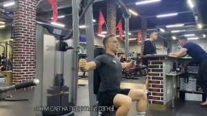 Приведение рук в тренажере пэк-дэк