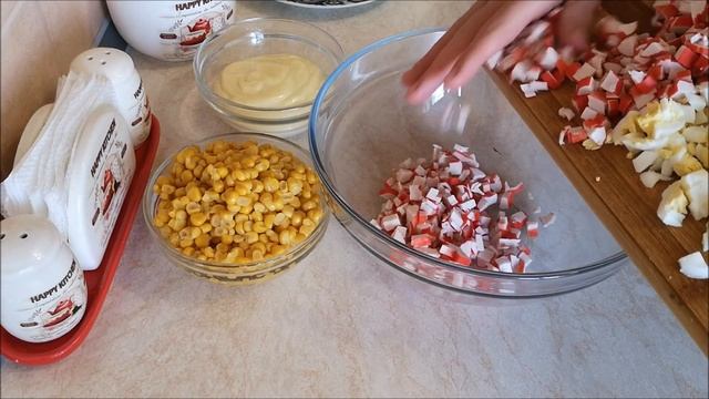 Салат за 5 минут Салат с крабовыми палочками и капустой СВЕЖИЙ ВЕСЕННИЙ САЛАТ с пекинской капустой смотреть онлайн