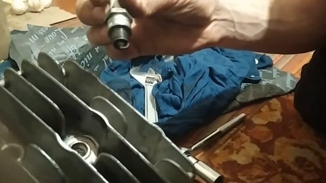 Что делать если сорвал резьбу под свечу на головке цилиндра Ремонт резьбы в свечном отверстии Иж Ю- смотреть онлайн