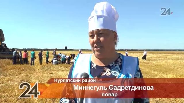 Комбайнер Владимир Никитин ежедневно собирает 180 тонн зерна в Нурлатском районе смотреть онлайн