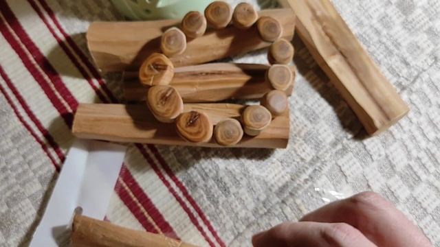 Сандаловое дерево. Сравниваем древесину натурального сандала белого и подделку. Часть 4. смотреть онлайн