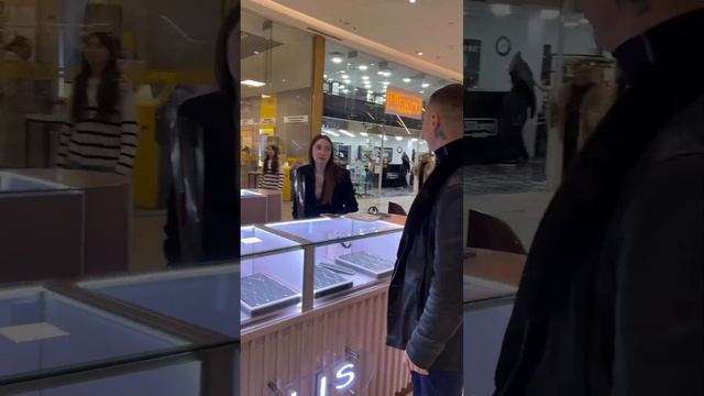 Соц опрос : Любовь или  Деньги