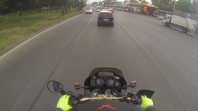 Random City Ride - Africa Twin, Honda XRV 750 смотреть онлайн