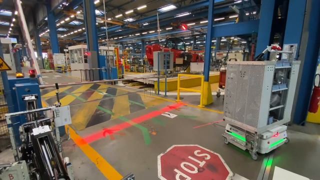 Robot mobile autonome (AMR) | HUSKY INDEX pour déplacer des servantes à roulettes смотреть онлайн