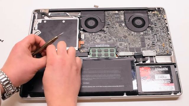 2010 Macbook Pro 17" A1297 Battery Replacement смотреть онлайн