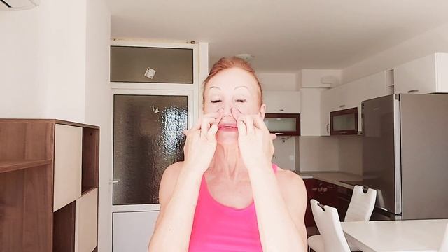 Как избавиться от отеков лица и мешков под глазами самостоятельно: Упражнения для женщин после 50 смотреть онлайн