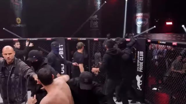 ТОЛЯ УБЕРИ ОБЕЗЬЯН / ЗАЛИМХАН КИДАЕТСЯ НА ПЕРСА смотреть онлайн