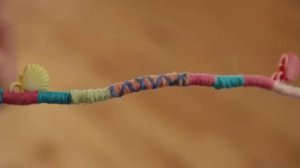 Расточка из ниток мулине на волосах. Как сделать разноцветный дредик из ниток мулине.