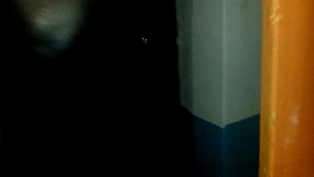 Шок!!!!Парни выходят из подъезда... смотреть онлайн
