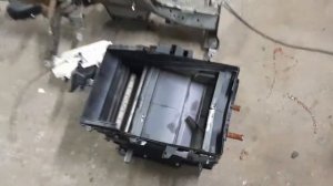 Замена радиатора отопителя Nissan Tino 2001 год выпуска