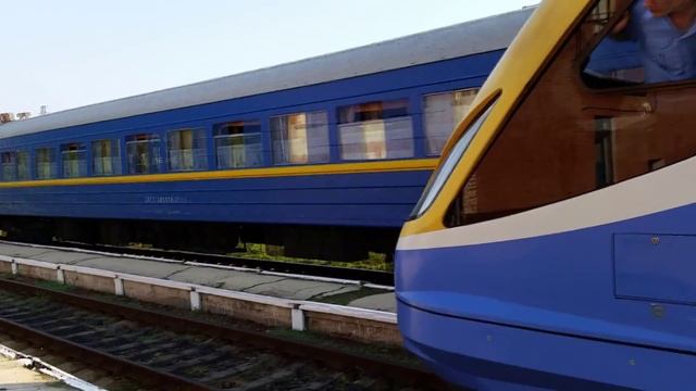 trenul Ungheni - Chisinau (D1M) , statia Calarasi (R.Moldova) смотреть онлайн