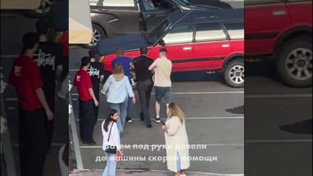 Дебошир избил человека в кафе, а потом вернулся с лопатой и ломом смотреть онлайн