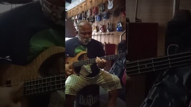 cek sound Bass Peavey millennium 4 string fasive @jam's rock store смотреть онлайн