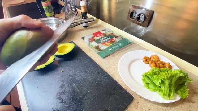 Spring -rolls_Спринг_Роллы с Манго и Креветкой. ЛайфхакИ и КритикА Азиатского блюда. смотреть онлайн