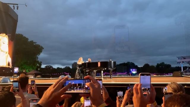 ADELE @ HYDE PARK, LONDON *GOLD CIRCLE* смотреть онлайн