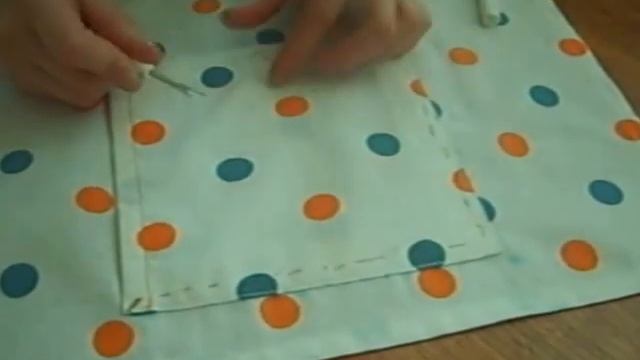 Шью с дочкой. Передник. Удаление сметки. смотреть онлайн