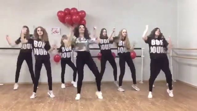 Поздравление с восьмым марта от танцевального коллектива "Экзокей",в котором танцует Маргарита смотреть онлайн
