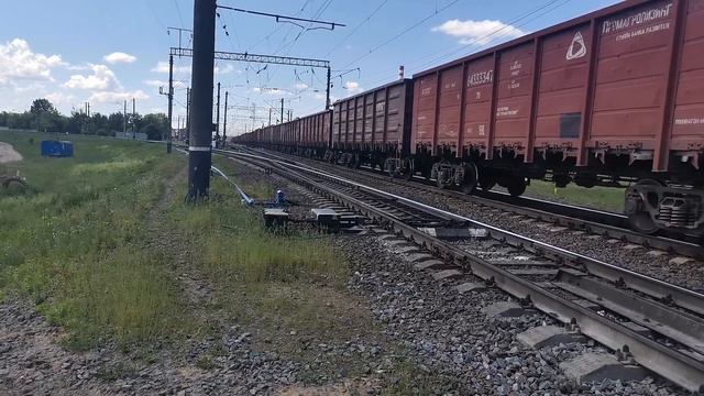 Станция Барановичи-Центральные. ВЛ80с-592 с грузовым поездом и ожидающий отправления БКГ1-011. смотреть онлайн