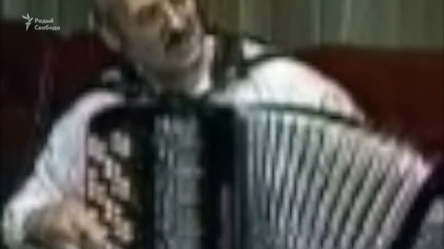 Шушкевіч грае на піяніна, Лукашэнка — на баяне / Шушкевич играет на пианино смотреть онлайн