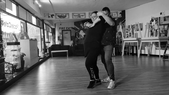 L'amore Esiste - Bachata Demo with Yuliya and Marcus (Clip) смотреть онлайн