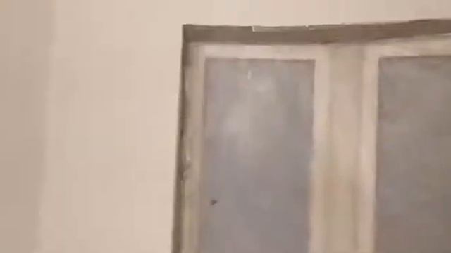 Закрыть (спрятать) батарею отопления в комнате на кухне квартиры красиво гипсокартонном снято видео смотреть онлайн