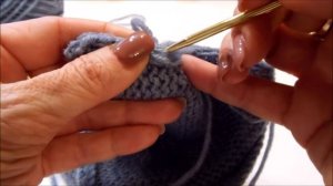 Как сшивать вязаное изделие - 2 способа (крючок и игла). Мастер класс.