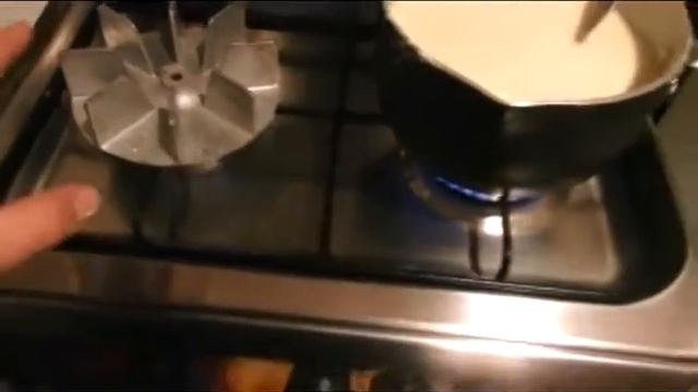Как приготовить домашнюю сгущенку,карамель,ириски КАК ИЗ МАГАЗИНА./How to cook the condensed milk смотреть онлайн