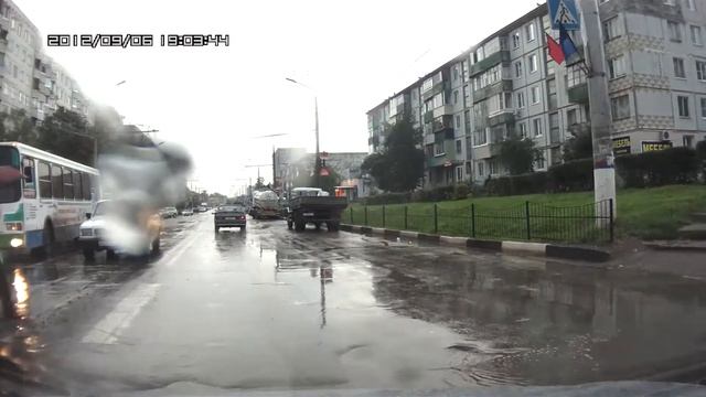 Автохам не пропустил женщину. смотреть онлайн
