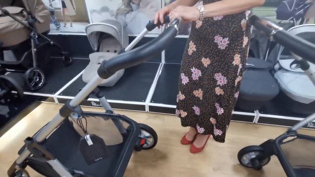 Comparing the Silver Cross Pioneer and Wayfarer - Baby Lady, Canterbury смотреть онлайн