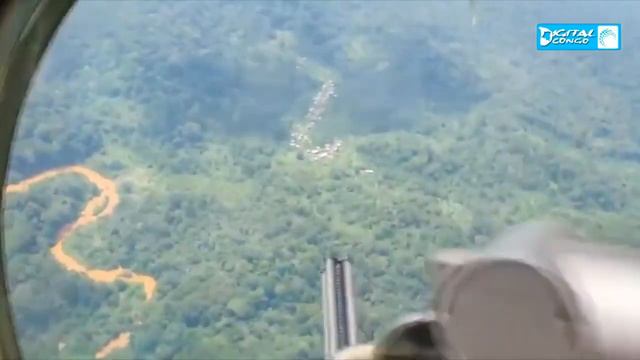 Congolese Mi-24 helicopter firing on Codeco rebels in the Ituri regionNews Report