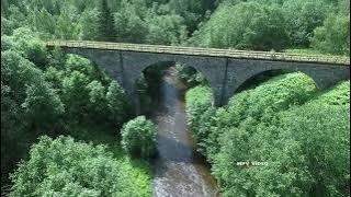 Каменный железнодорожный мост на реке Ярынья ~ обзор виды сверху с высоты птичьего полета аэросъемка смотреть онлайн