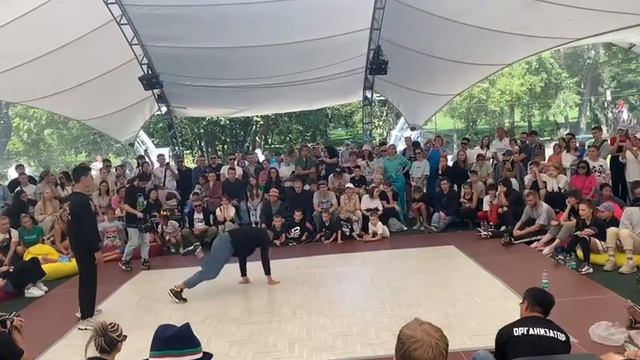 Масштабный фестиваль по брейк-дансу "Один из всех V" прошёл на Сахалине смотреть онлайн