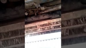 Открытие капота Ауди A6C5 слетел трос под капотом.