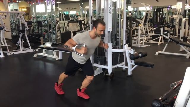 Dynamic Muscle: Chest Press w/ Forward Gait Step смотреть онлайн
