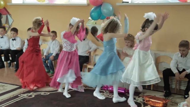 Выпускной в Детском Саду №320 смотреть онлайн