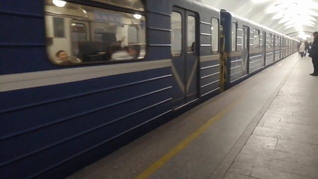 Отправление ЕМА С старым шрифтом на Станции Площадь Восстания смотреть онлайн