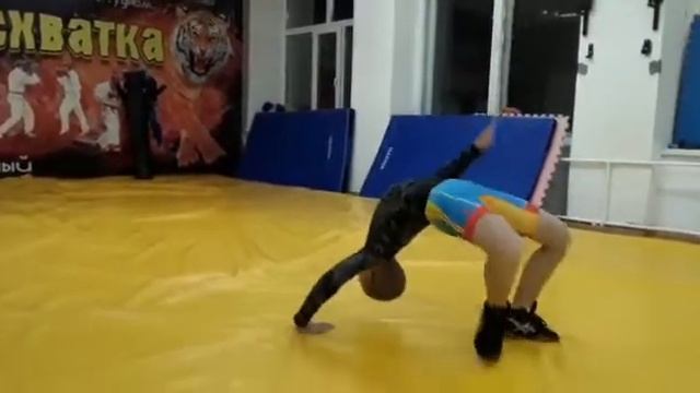 забег на одной руке смотреть онлайн