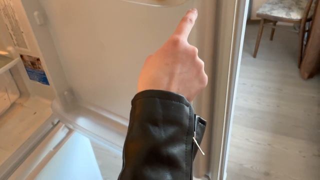 ДОЧЬ МИЛЛИОНЕРА ПРОБУЕТ ПОЖИТЬ В КВАРТИРЕ смотреть онлайн
