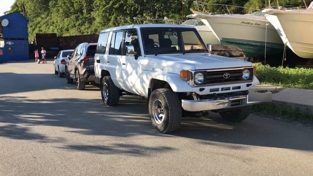 TOYOTA Land Cruiser 70